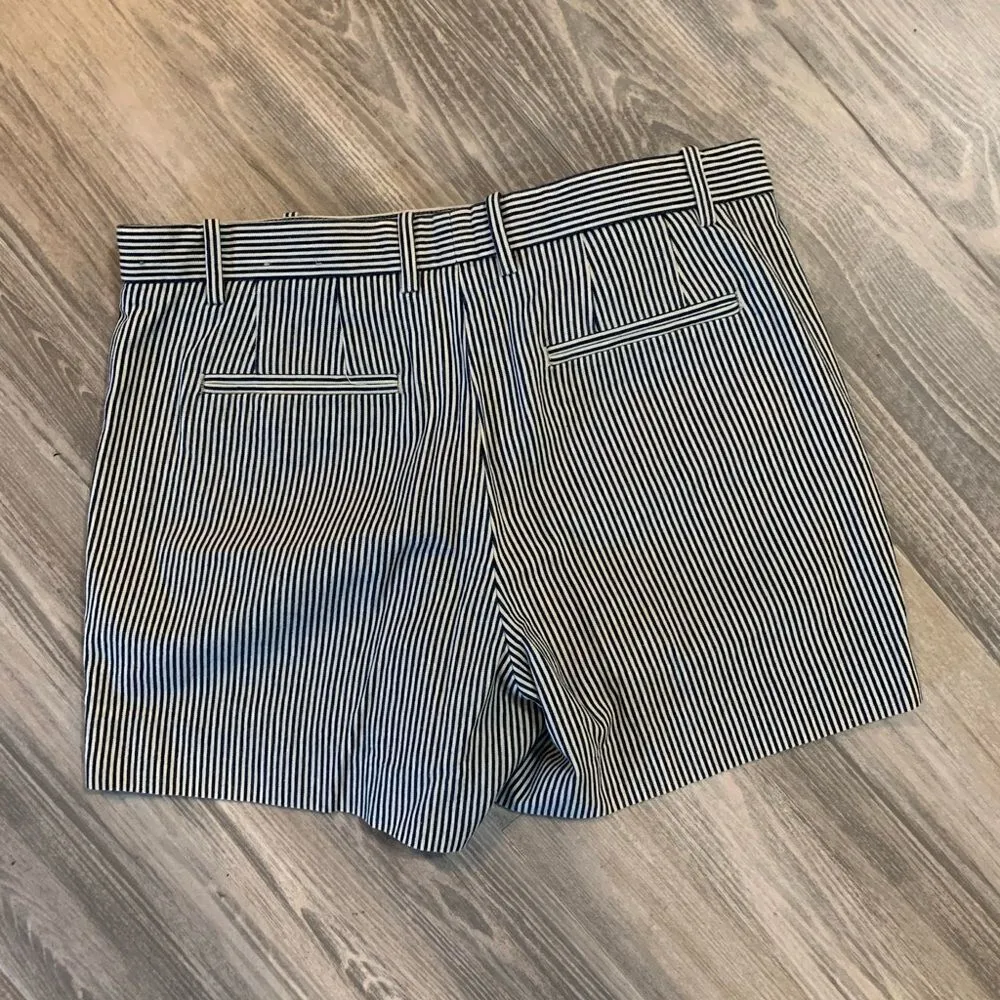 GAP navy and white stripes shorts size 6 - Image 2