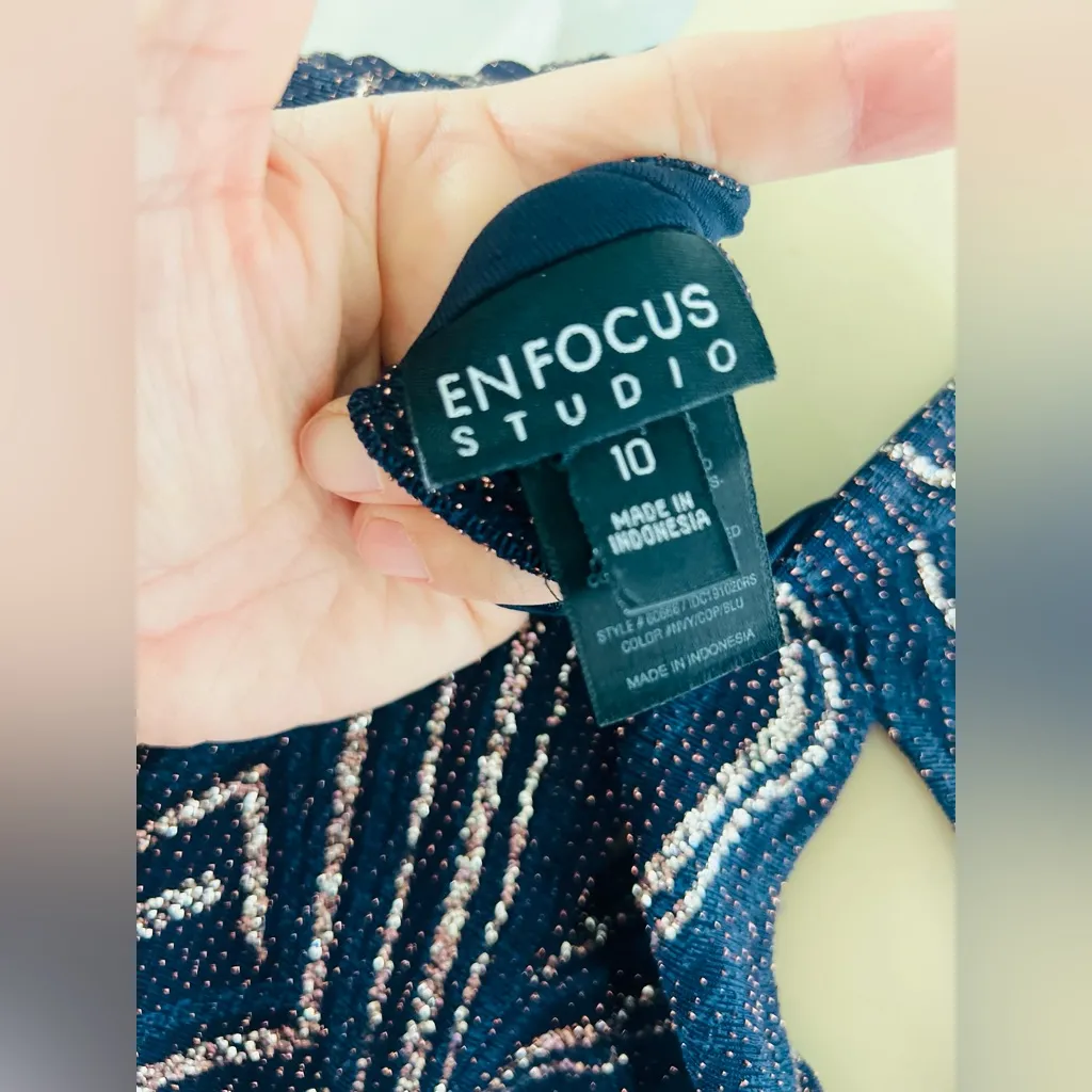 En Focus Studio size 10 embellished blue and gold metallic formal dress. - Image 8