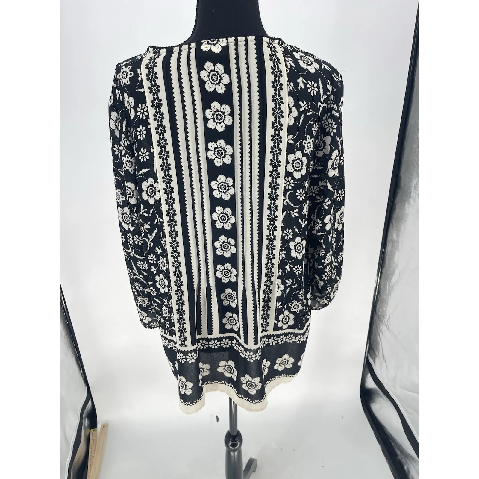 J.Jill Sz L MOD Funky Black and White Floral Nordic Top Blouse Boho Bin11 - Image 7