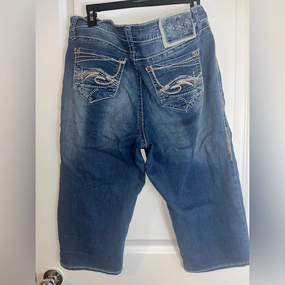 Cato Y2K Denim ContrastStitching EmbroiderDistressed MidRise Waist Capri Jean 14 - Image 4