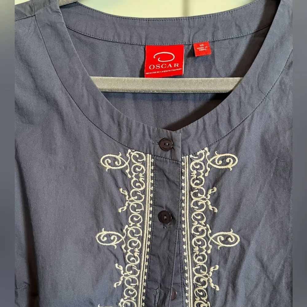 Oscar an  Company Cotton Top. Blue W/ White Embroidery. - Image 3