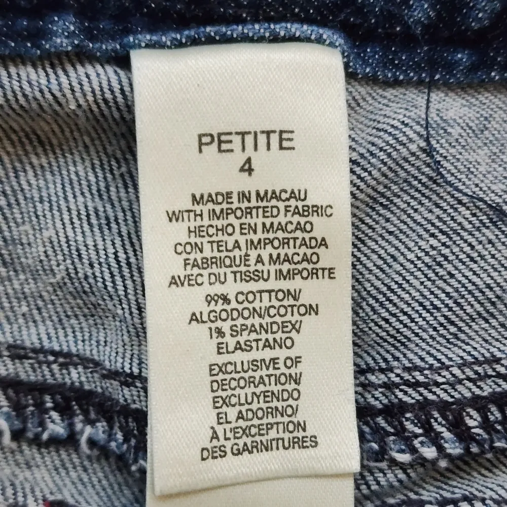 Liz Claiborne  embroidered flap slim bootcut jeans size 4p - Image 6