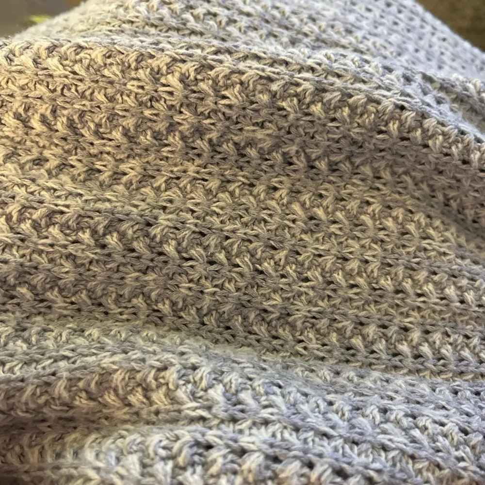 Universal Thread Women’s Chunky Knit Sweater XS Oversized Cropped Boxy Gray - Image 4