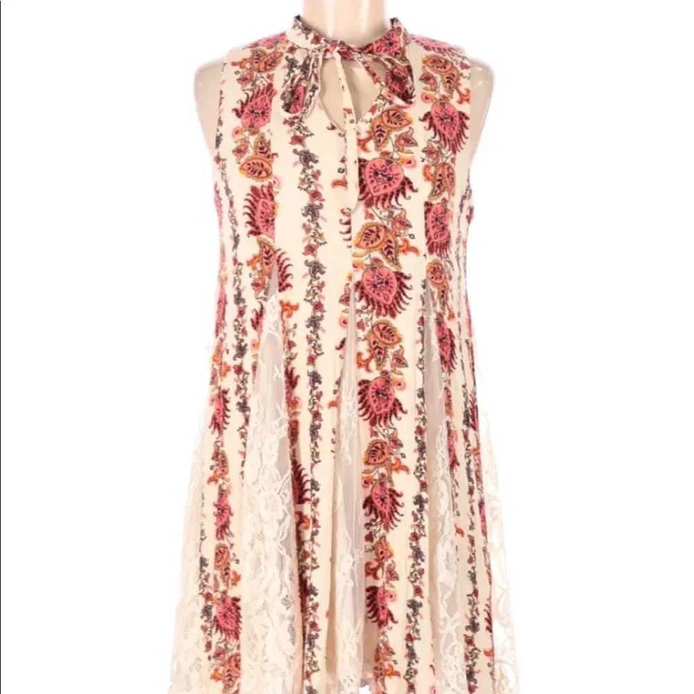 coco + jaimeson small floral lacy babydoll dress - Image 2