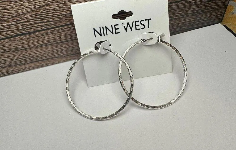 Nine West Silver Tone Textured Hoop  Earrings NWT $18 MSRP - Image 4