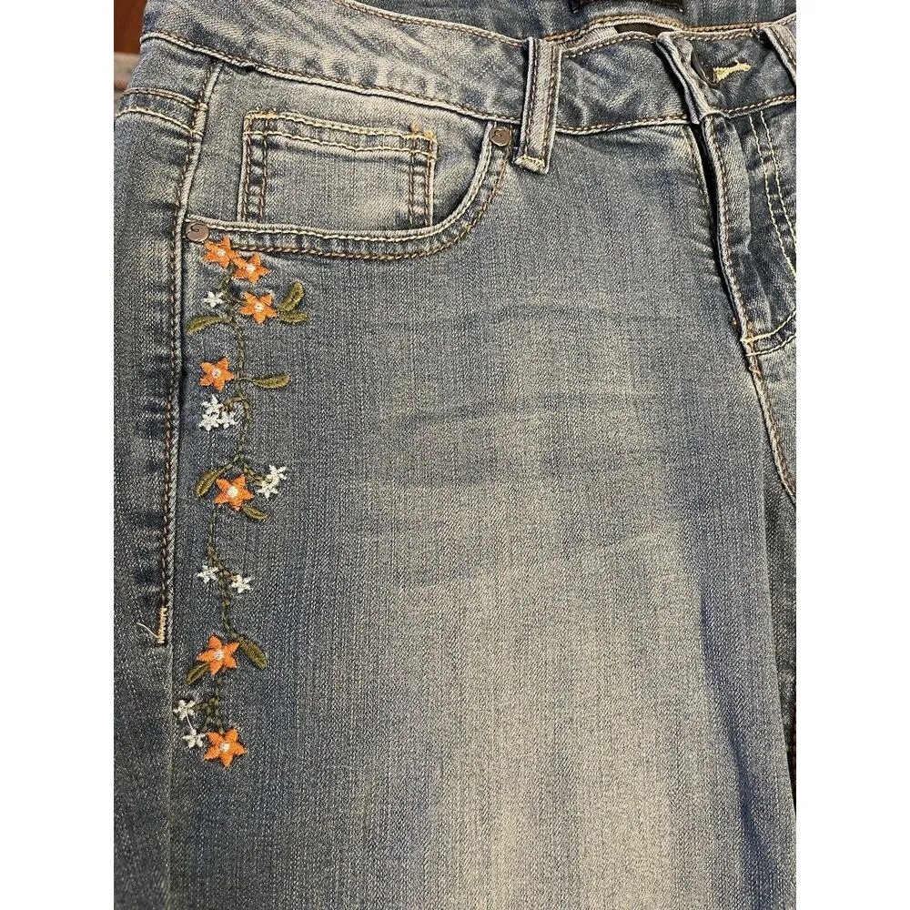 Earl Cropped Jeans High Rise Ankle length Size 4Petite Floral Embroidery Detail - Image 4