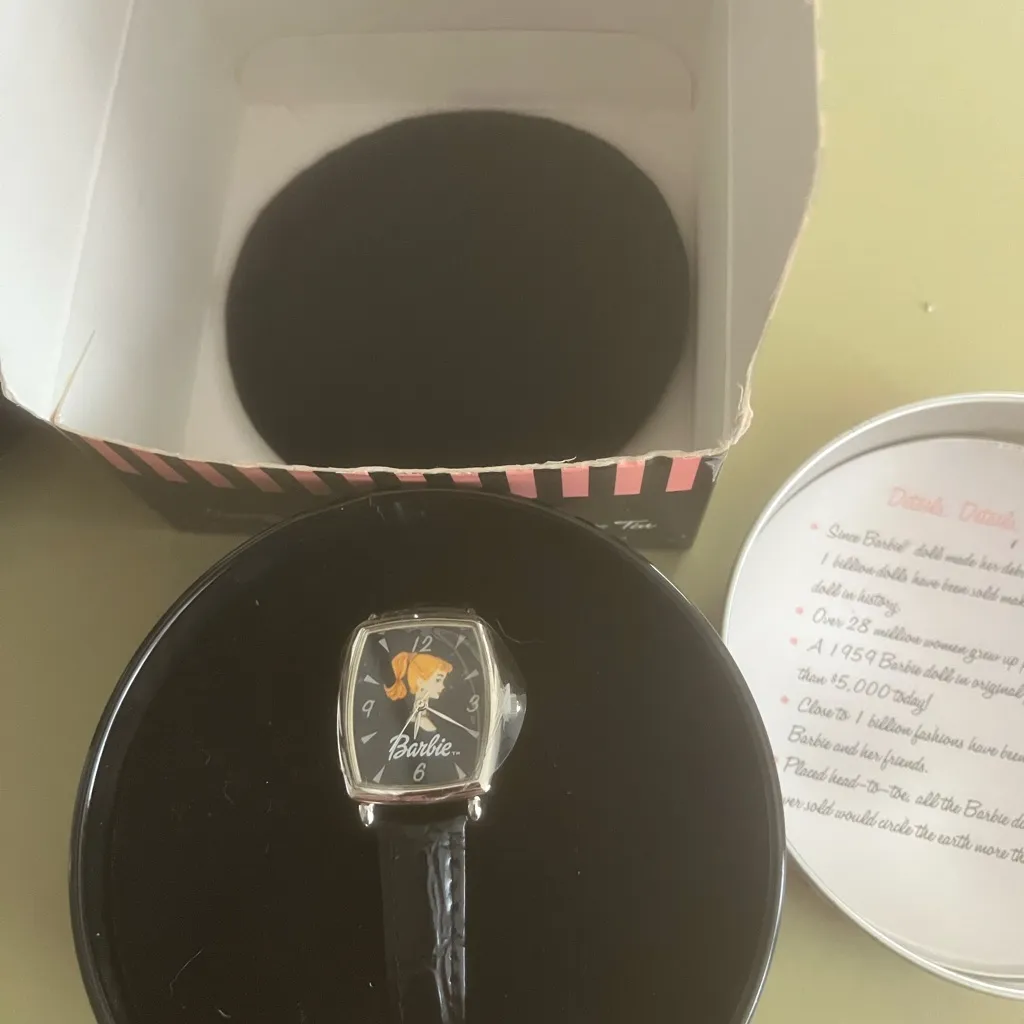 Vintage Barbie Watch: New in box, with Pink and Black Design - Image 3