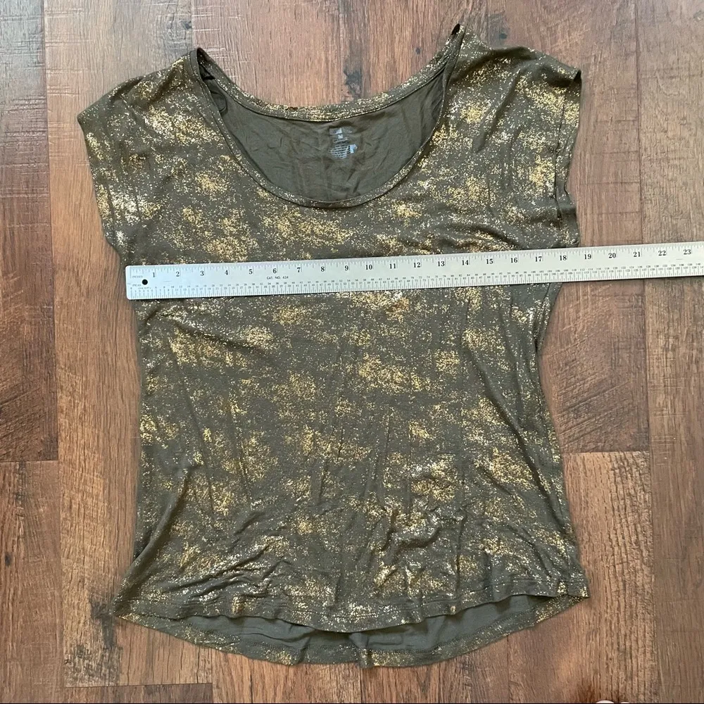 JENNIFER LOPEZ green/gold metallic top, size M - Image 3