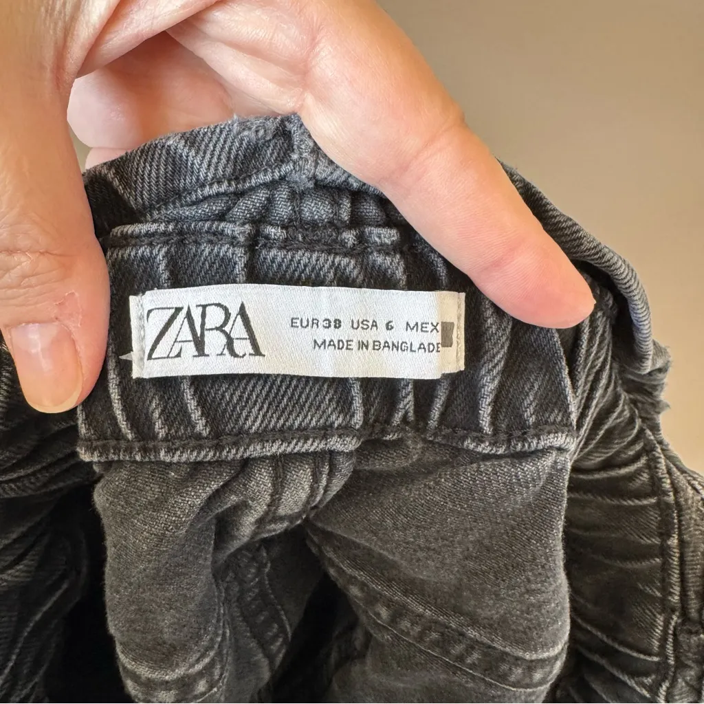 Zara Women’s High Rise Gray Black Denim Paper Bag Distressed Jean Shorts Size‎ 6 - Image 9