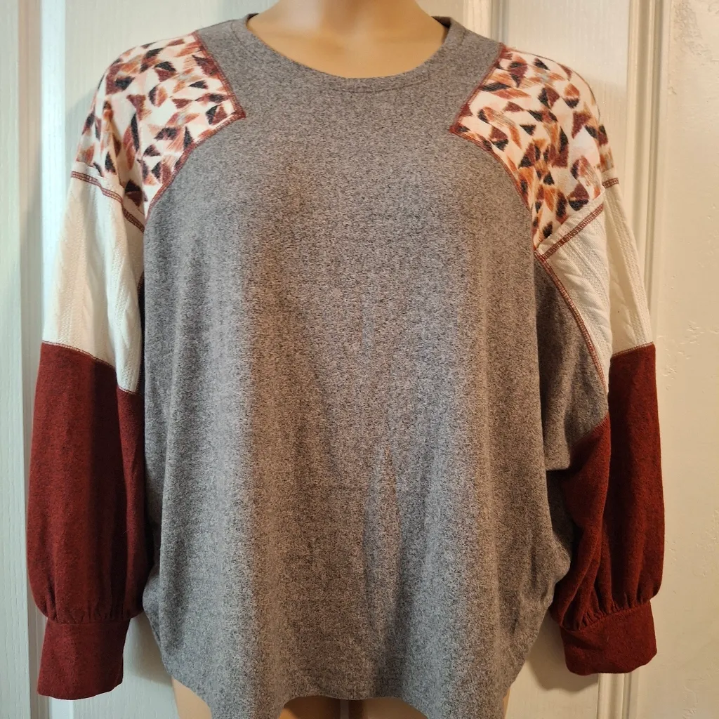 Maurices XXL Gray and Red Women's Top - Image 3