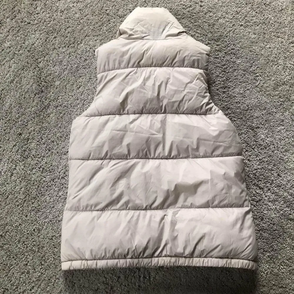 Old Navy  women’s extra small puffer vest - Image 4
