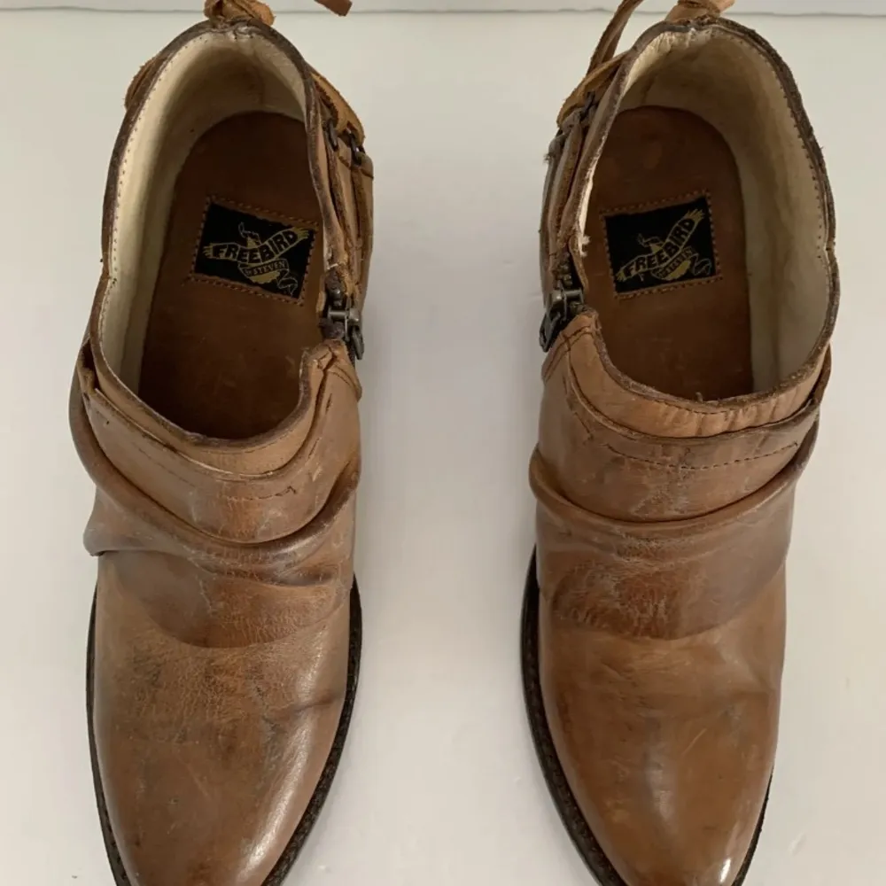 FreeBird by Steven Sandi brown booties shoes boots size 8 BoHo distressed RARE - Image 2