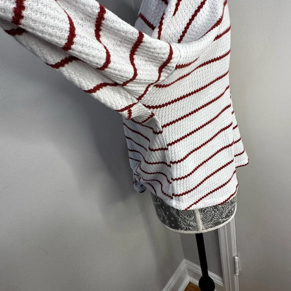 Paper Crane White and Red Striped Tie Front Waffle Knit Long Sleeve Top. Medium - Image 13
