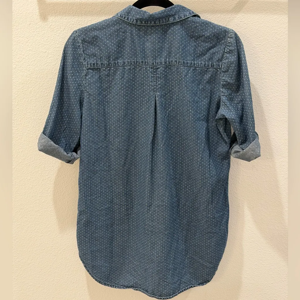 Chicos Lightweight Chambray Polka Dot Popover Top – Size 0 (Fits Like S/M) - Image 3