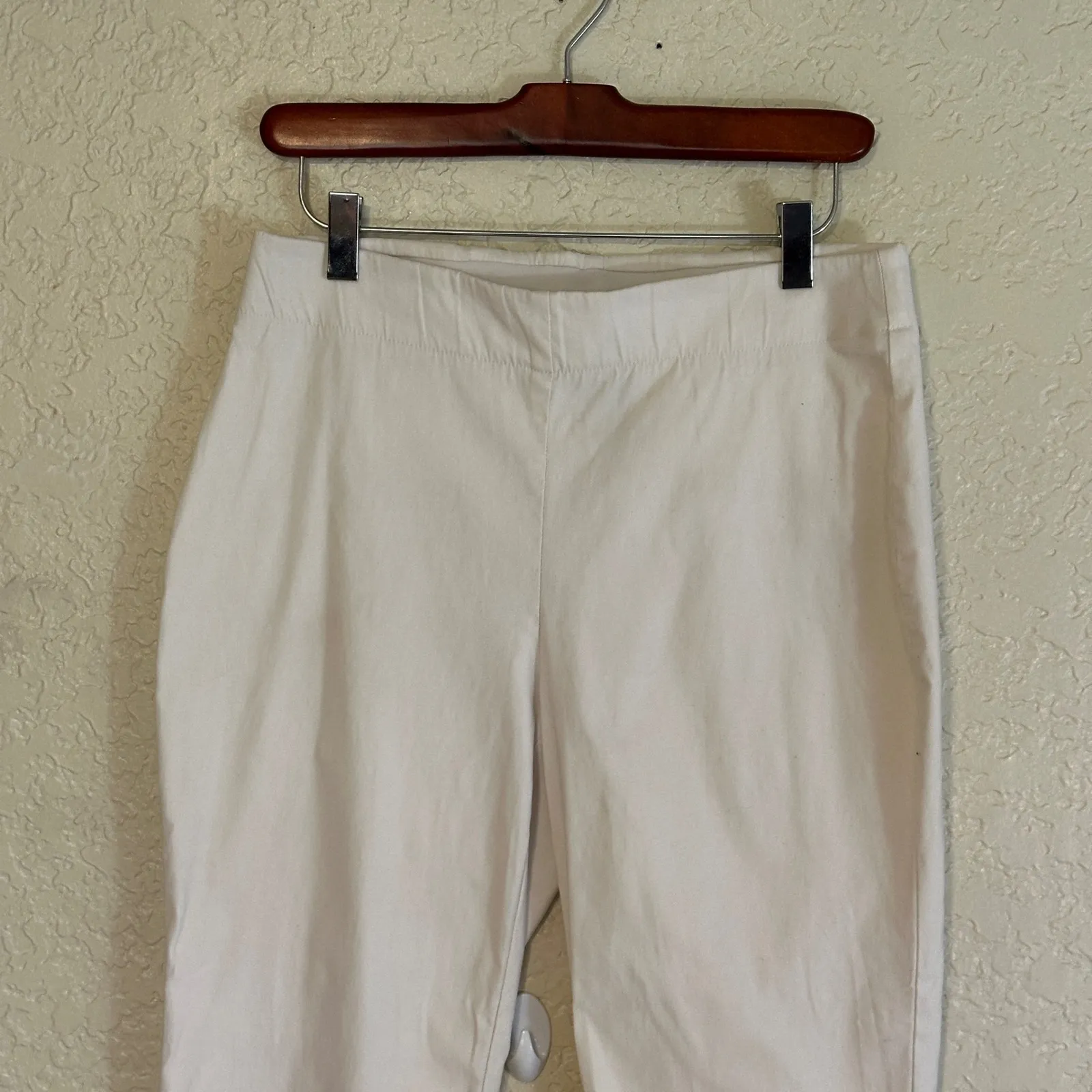 Chicos White XS 00 Straight Leg Cropped Capri Pull On Stretch Pants - Image 3