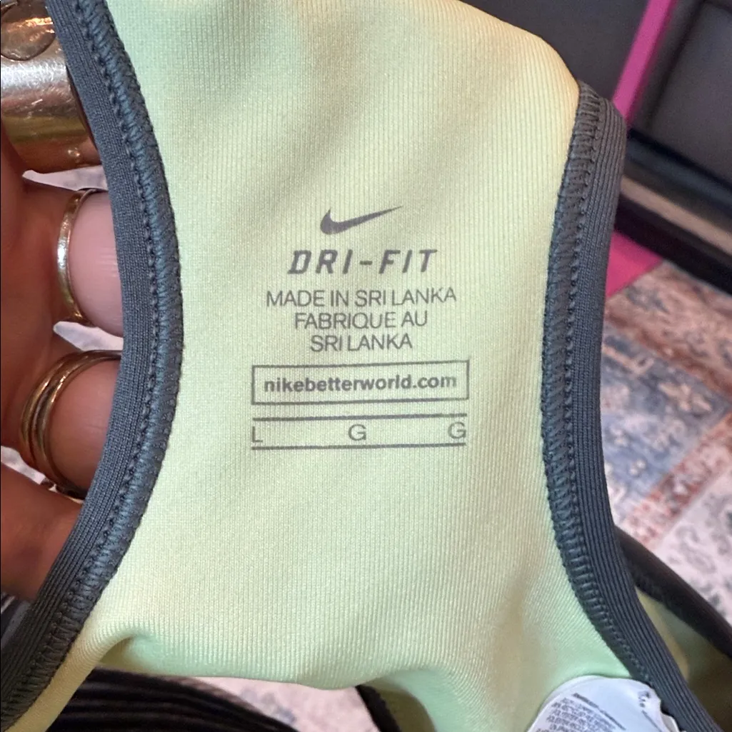 Nike Women's Charcoal and Black Sports Bra size Large - Image 6