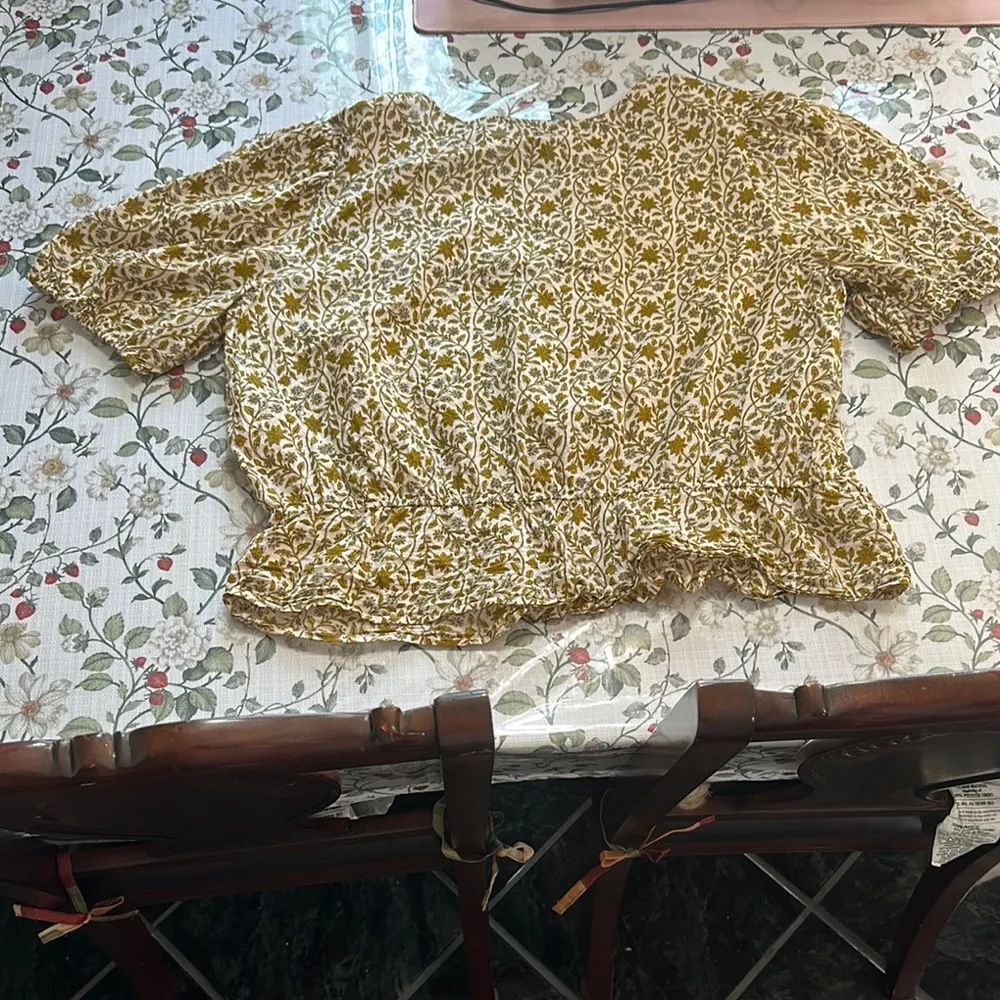 Banana Republic 100% cotton Yellow Floral peplum Blouse size XL - Image 3