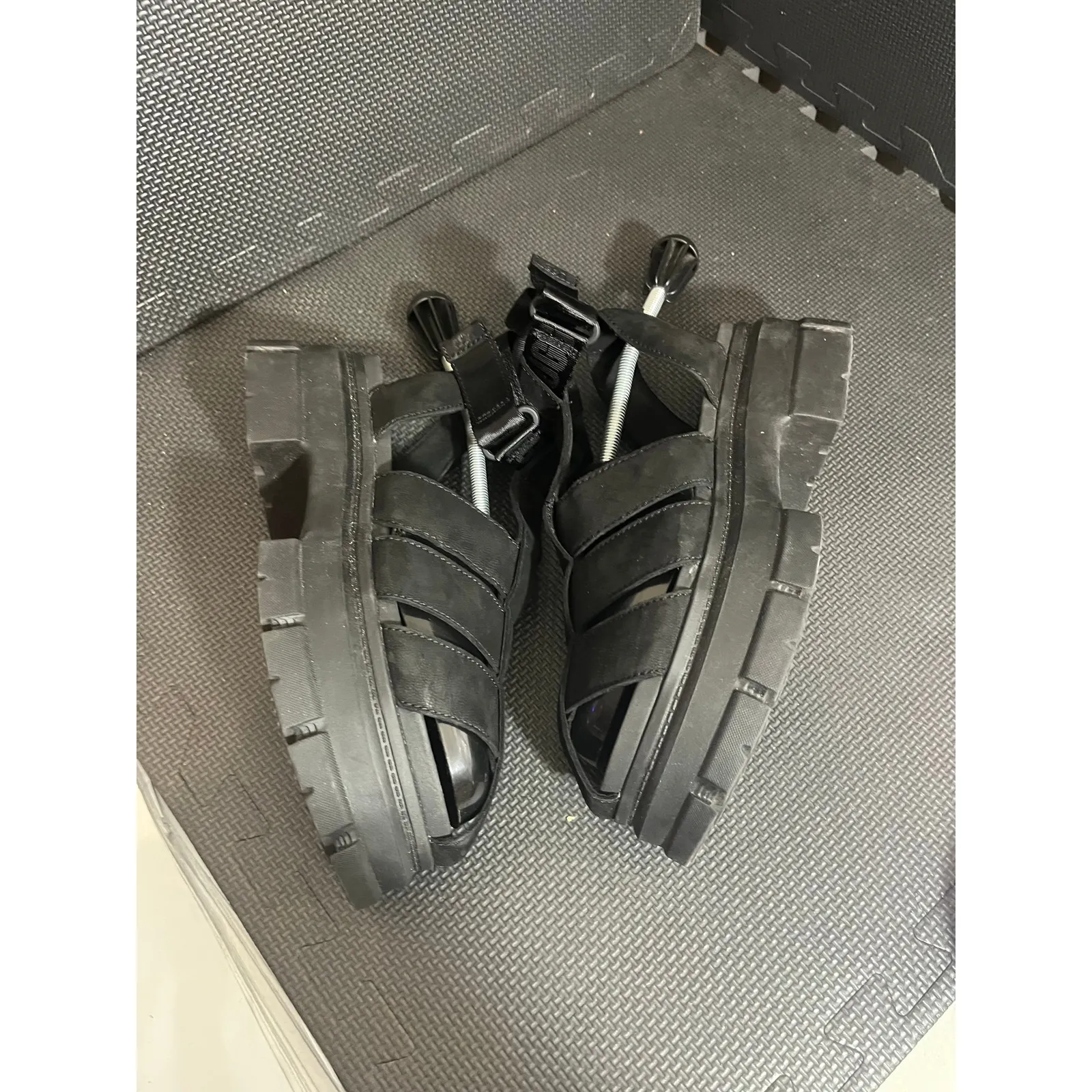 UGG ASHTON STRAPPY BLACK PLATFORM GLADIATOR SANDALS WOMENS SIZE 10 - Image 4