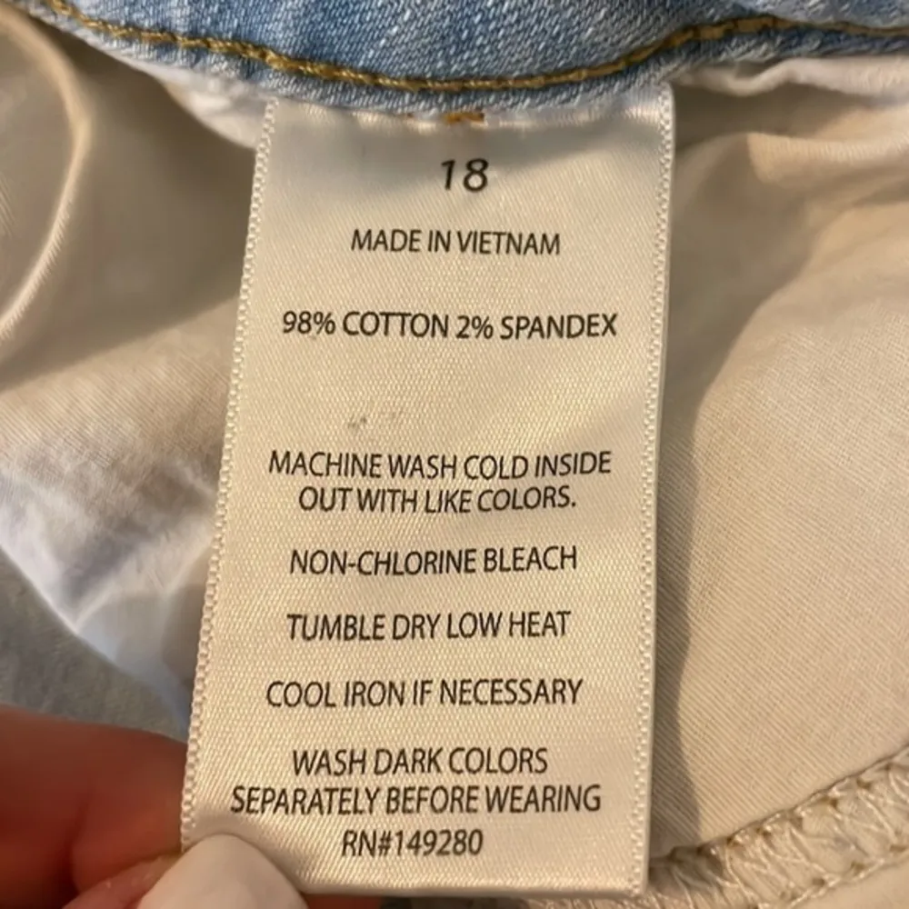 Slink Light Denim Wash Distressed Crop Jeans - Image 7