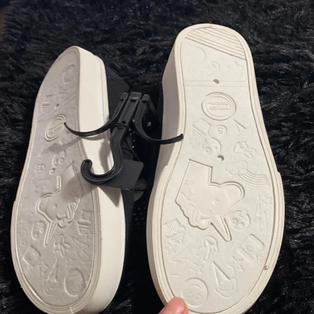 Wonder Nation Black Polka Dot Sneakers - Image 6