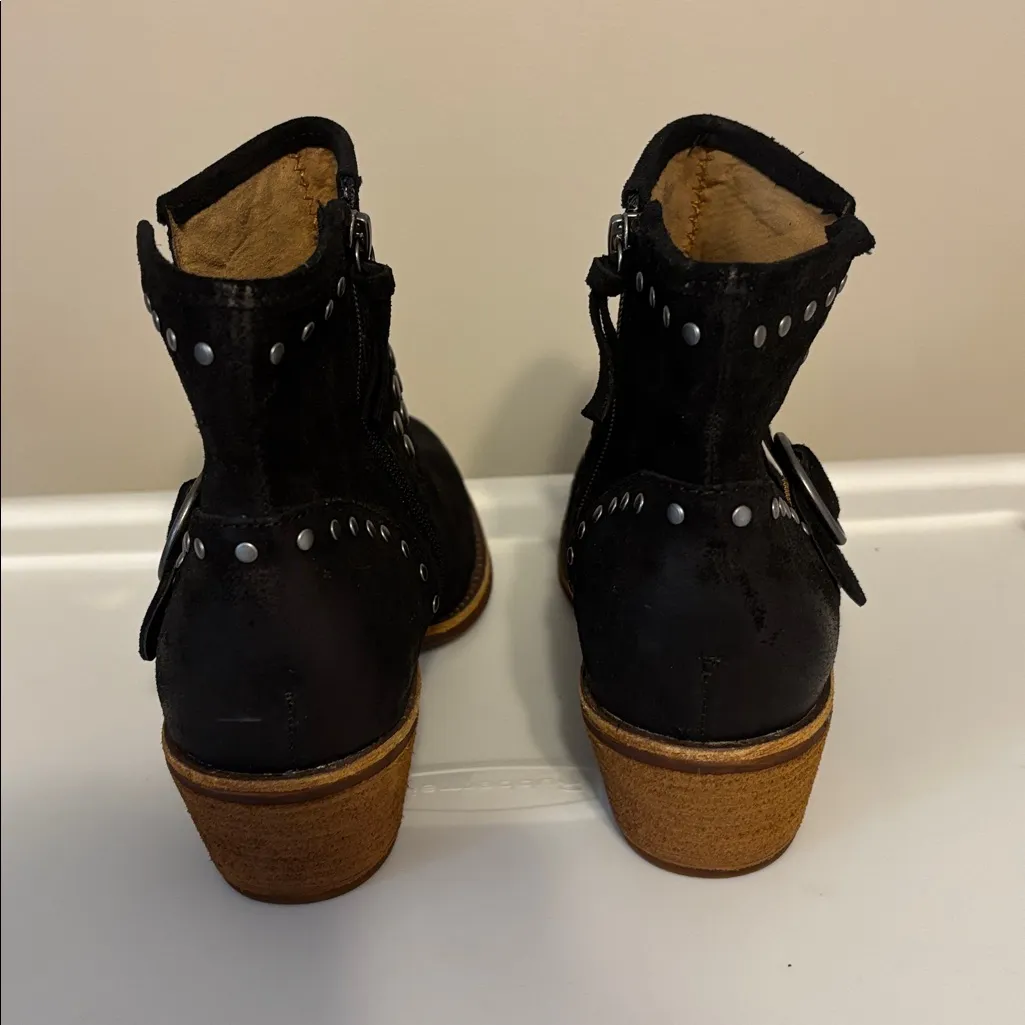 Soft Alene II black Suede Studded Leather Booties size 9.5 NEW - Image 5