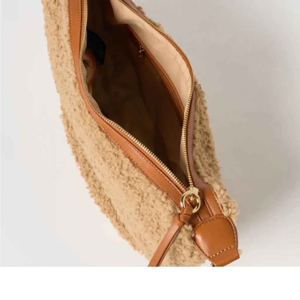 Urban Originals Dance soft Sherpa bag with two straps. NWT Tan - Image 3