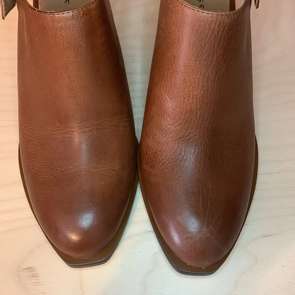 NIB Chinese Laundry leather heeled slides. - Image 10