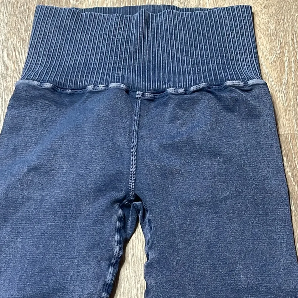 Free People Movement Good Karma Leggings in Washed Blue Size XS/S - Image 4