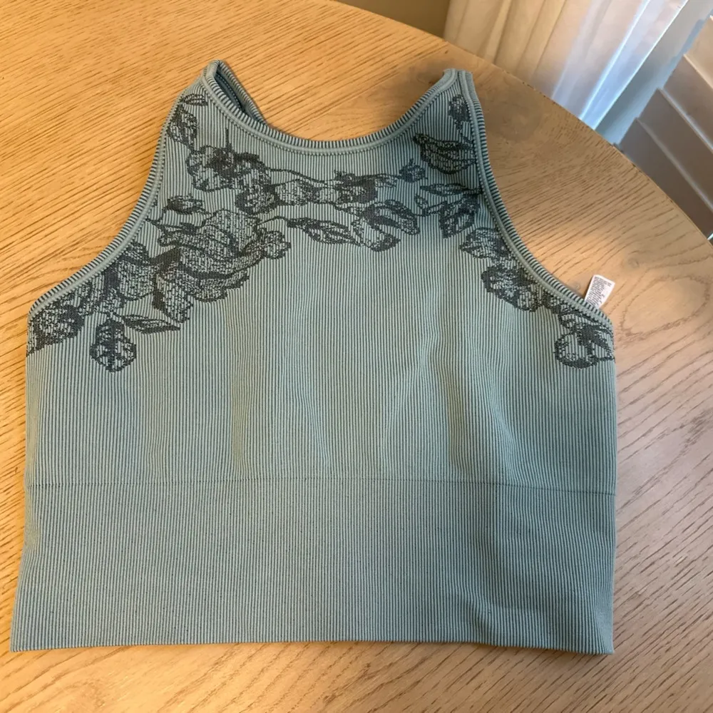 Athleta aurora high neck tank size small - Image 2
