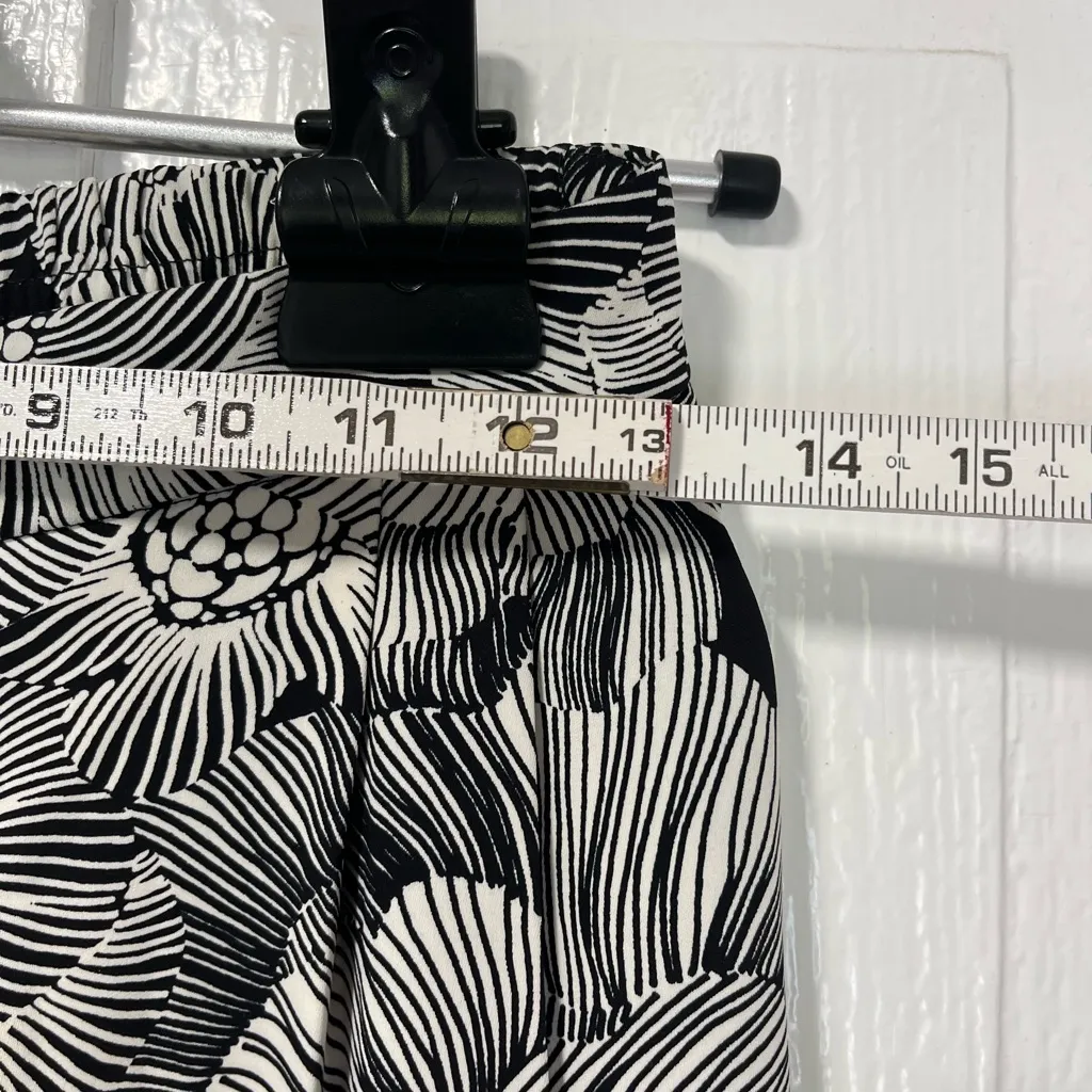 Express Stylist Super High Waisted Pleated Wide Leg Pant Floral Pant size 6 - Image 8