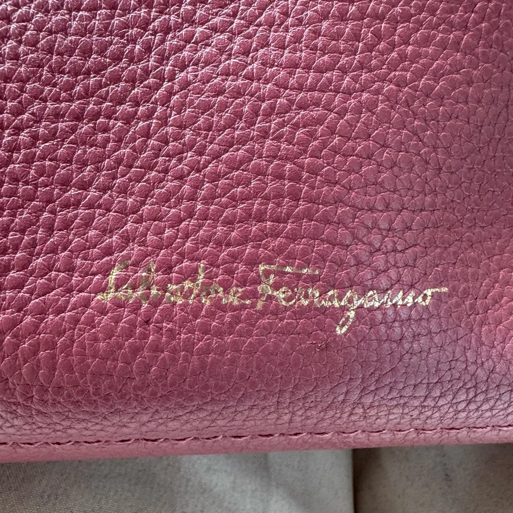 💐Simply gorgeous Ferragamo Leather Tote. 💐 - Image 2