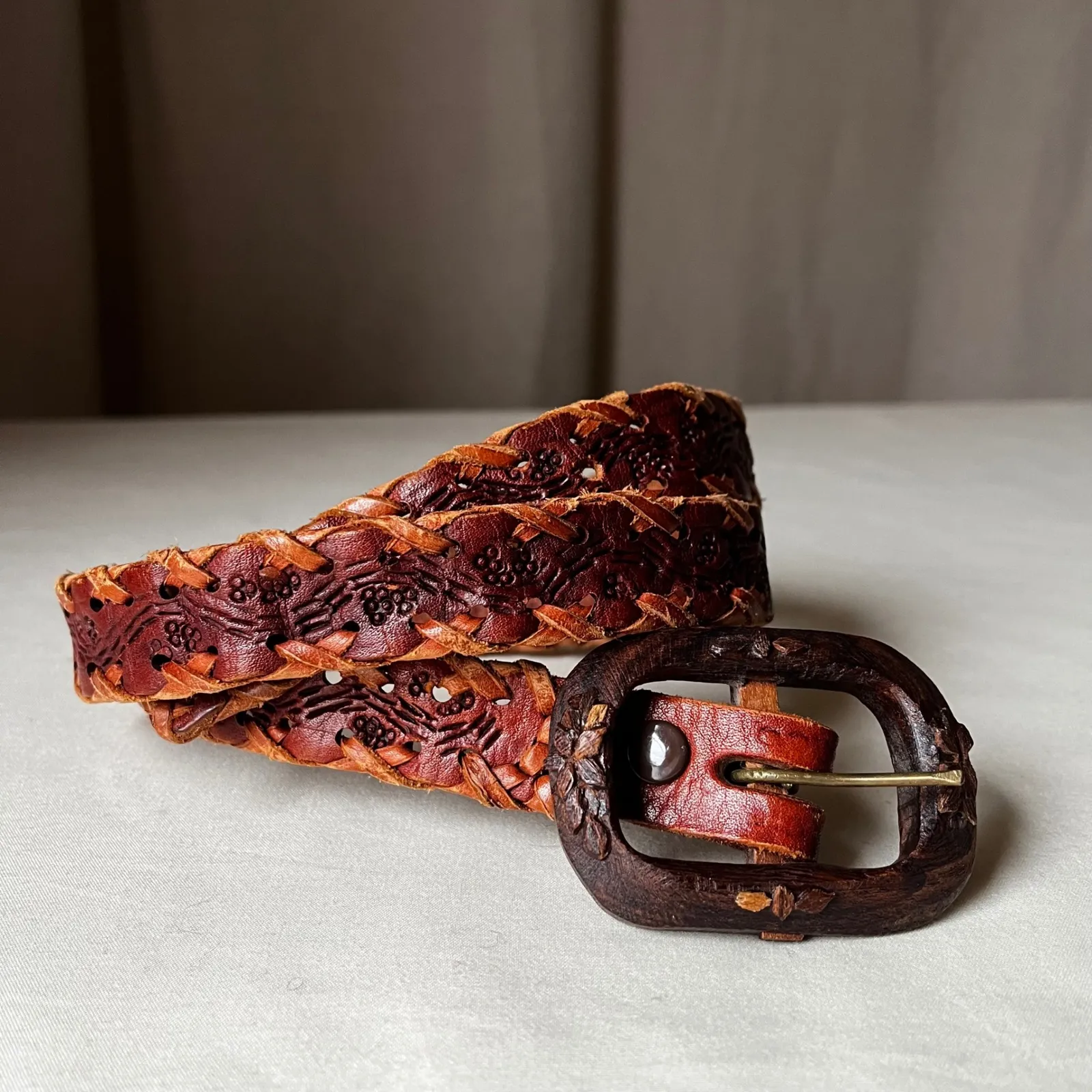 Vintage Tooled Leather Braided Belt 1" Wide Wood Buckle Size S/M Handmade - Image 8