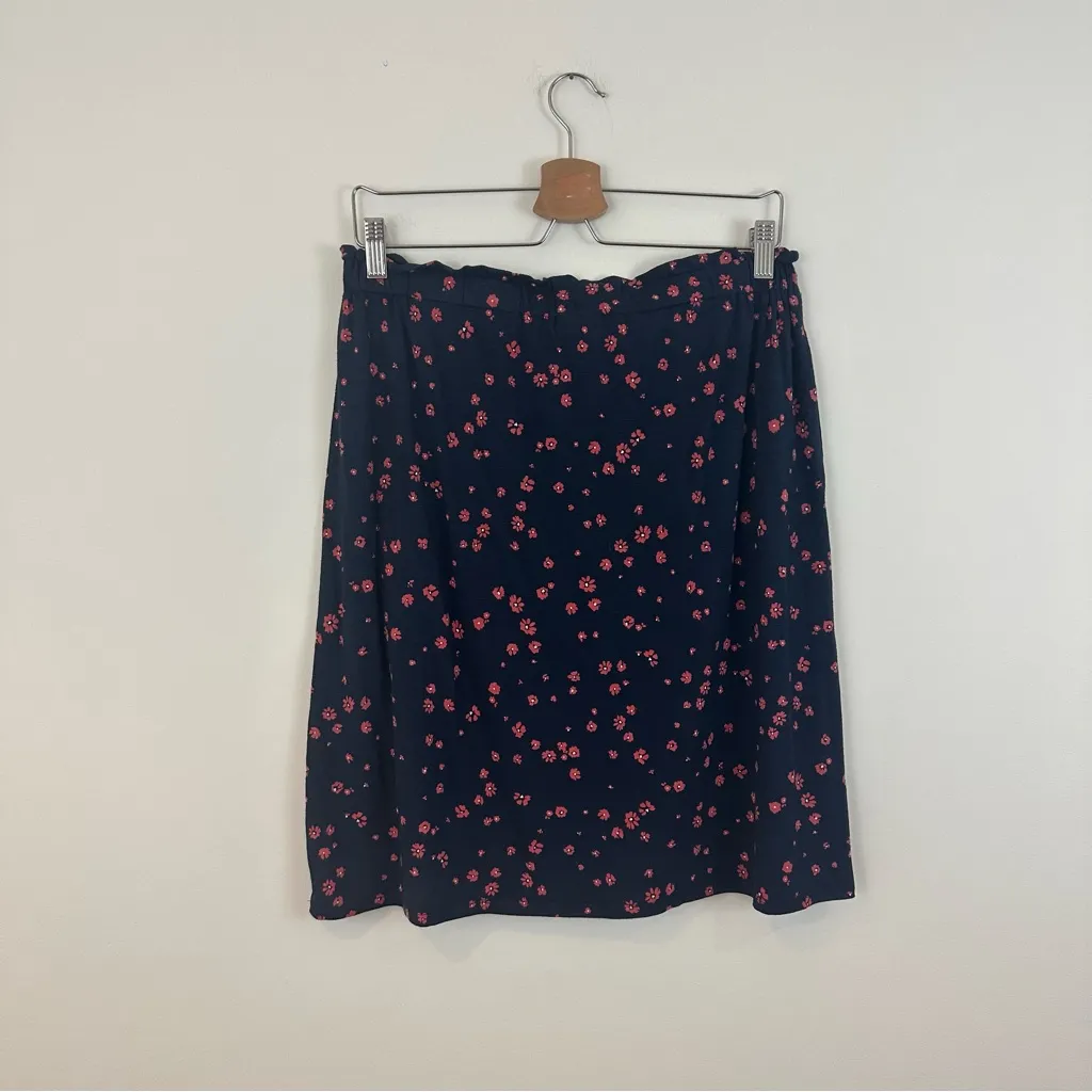 J. Jill | Navy and Red Floral Tie Waist Jersey Knee Length Skirt Size Small Blue - Image 6