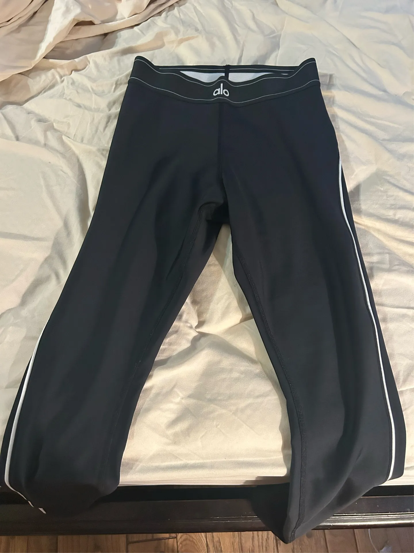 Full length black Alo yoga leggings. No tag. Size 6   - Image 2