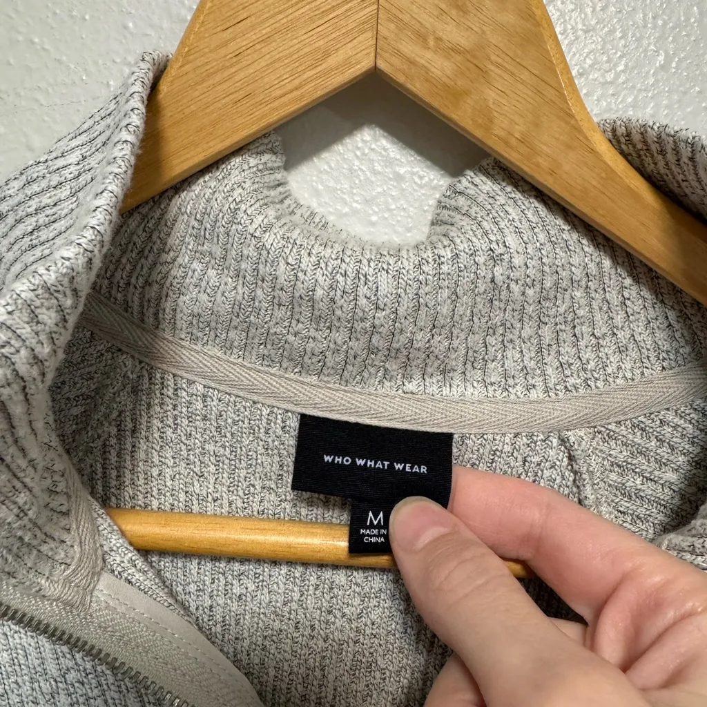 Who What Wear Gray Quarter Zip Sweater - Size Medium - Image 3
