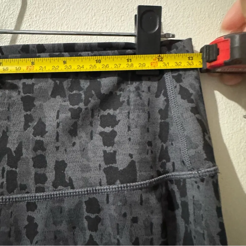 VARLEY Luna Legging 25” size Medium in Textured Scales - Image 4