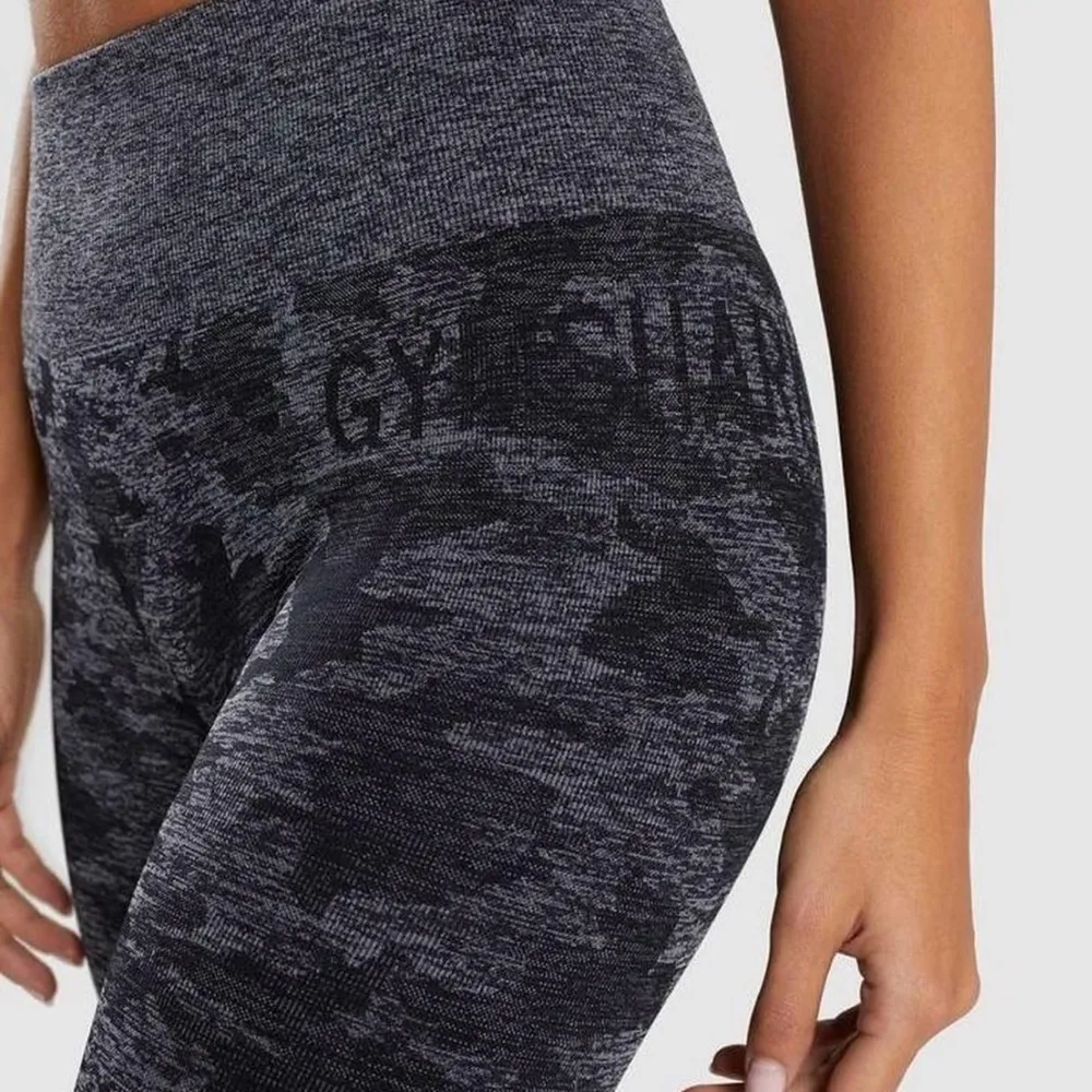 Gymshark Adapt Seamless Camo Leggings, Black/Gray, Size S, NWOT - Image 3