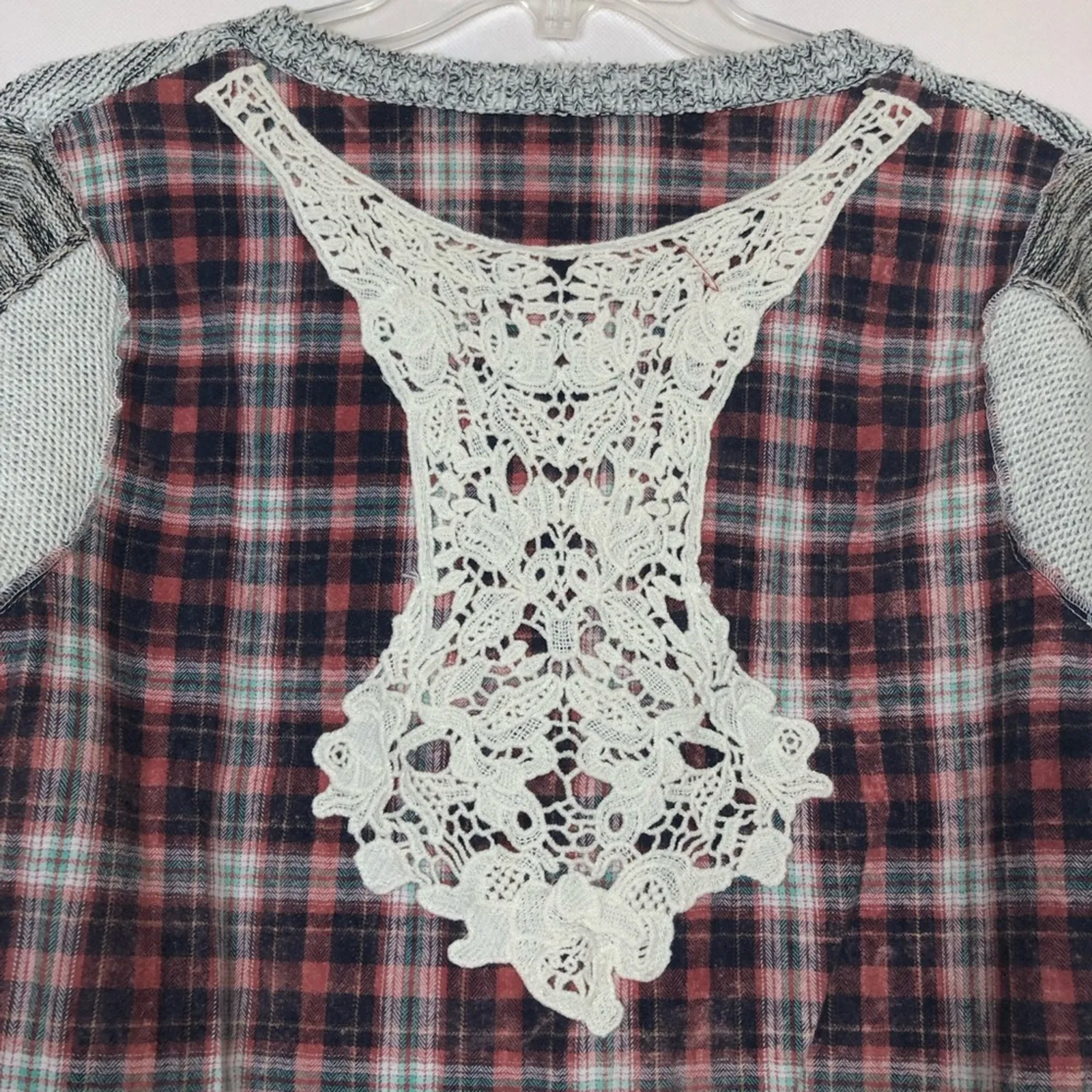 BKE Embroidered Plaid Boho Flannel Cardigan Size Small - Image 4