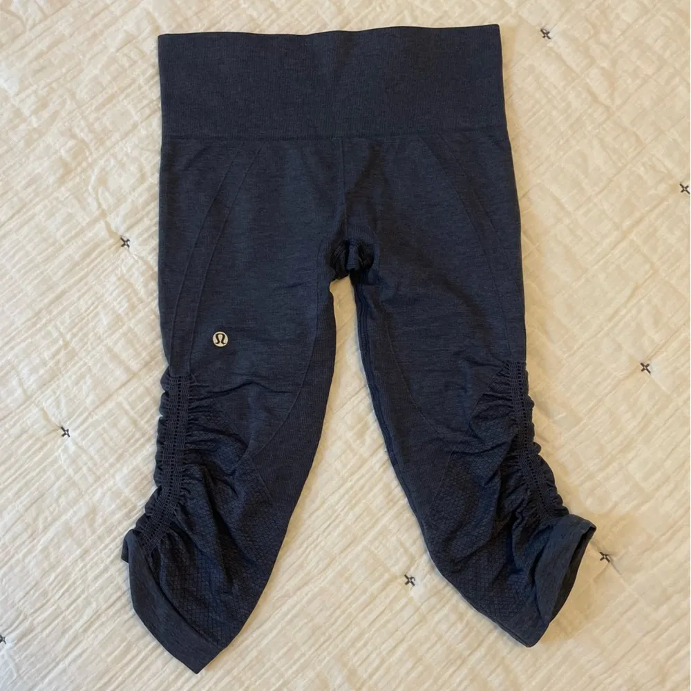LULULEMON In The Flow Crop II Seamless Legging in Heathered Inkwell Size 4 - Image 9