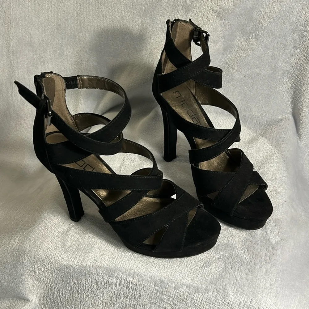 Moda Elegant Black Strappy Heels - Image 4