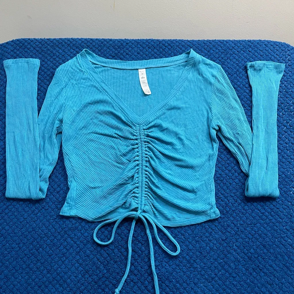 ALO Yoga Blue Turquoise Ruched V-Neck Cinched Crop Top Long Sleeve - Image 2