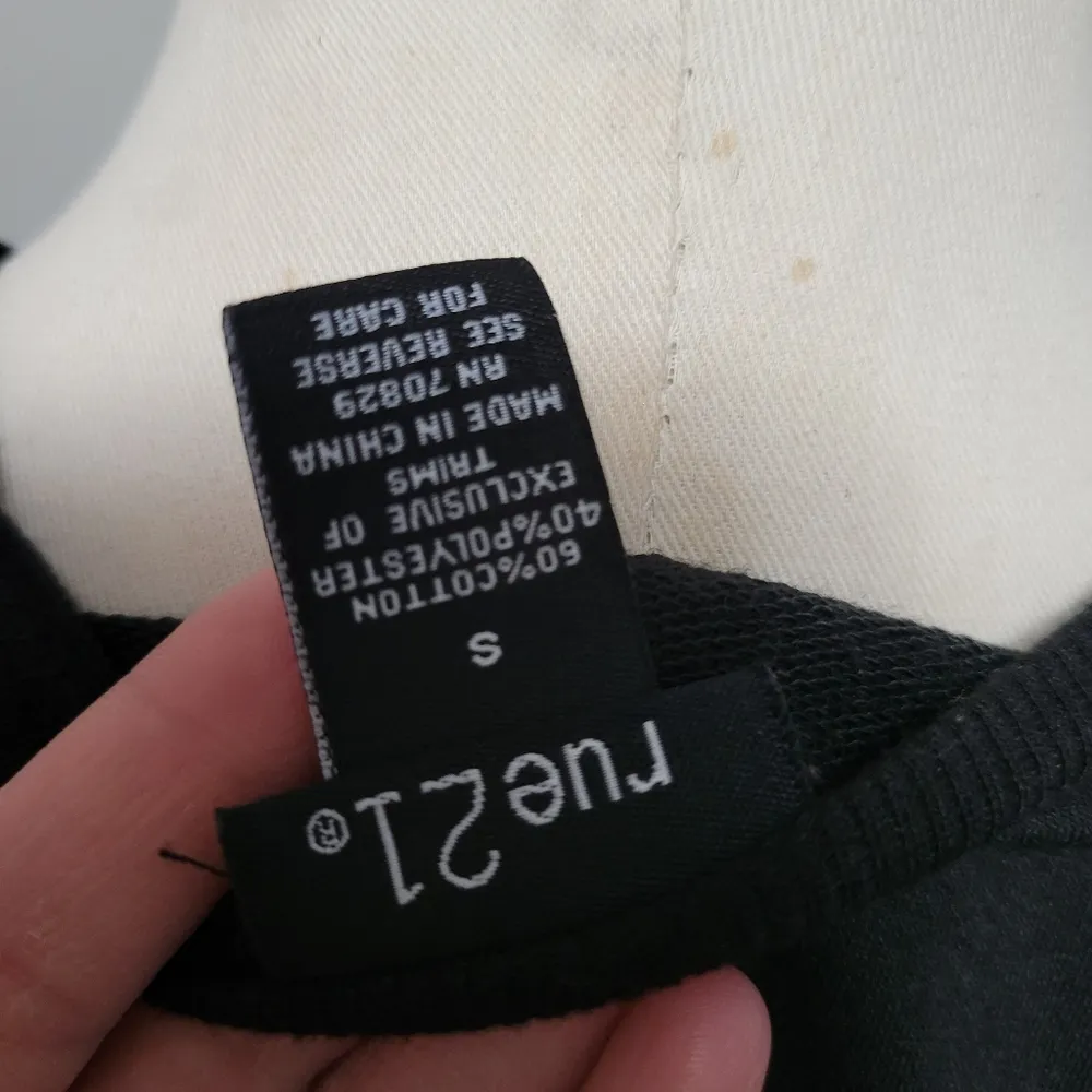 Rue21 sequin embellished sweatshirt size small - Image 7