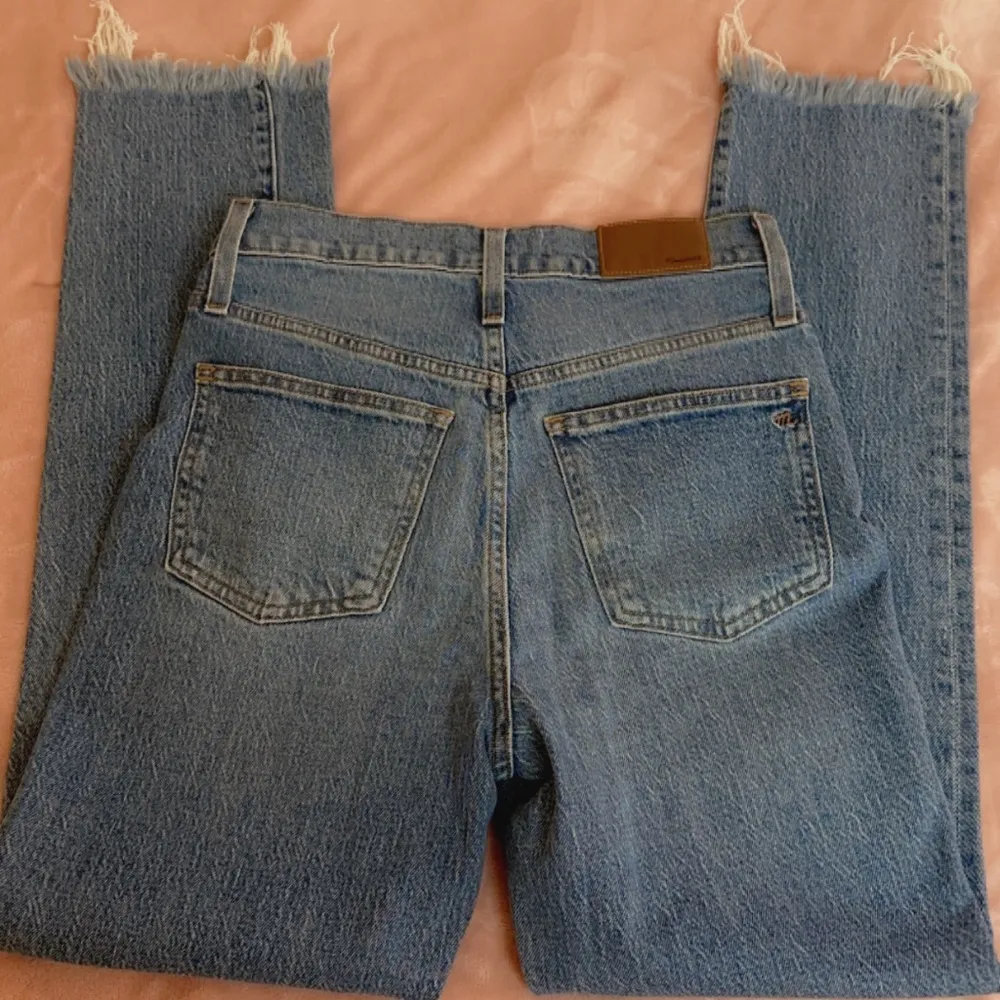 Madewell jeans size 25. The Perfect Vintage Jean like new in preowned condition - Image 3
