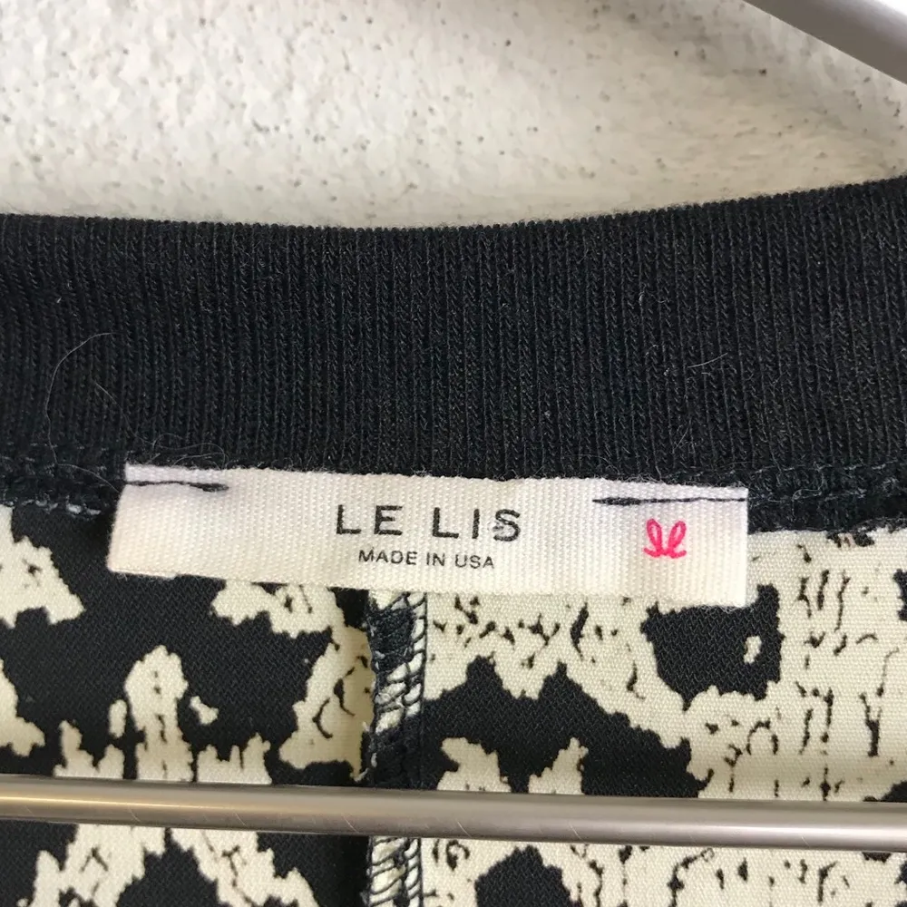 Le Lis Stitch Fix Black & Cream Contrast Blouse - Image 3