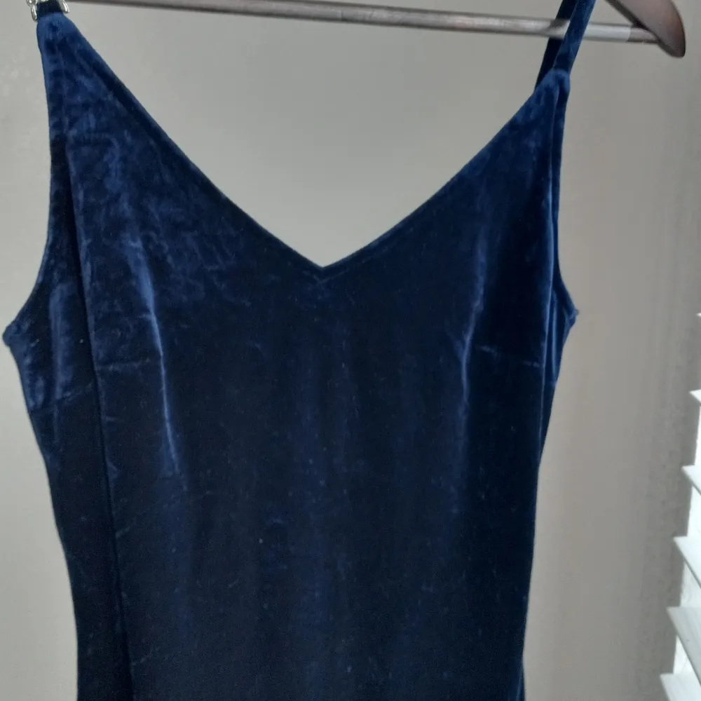 Betsy & Adam 3/4 Elegant Velvet Midnite Blue Maxi Formal Prom Evening Dress - Image 4