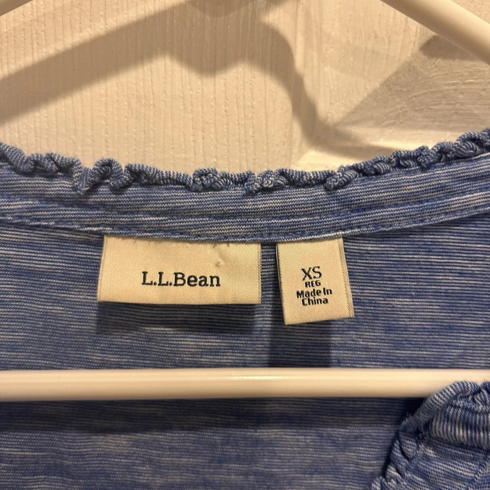 L.L. Bean Women's Size XS‎ Space Dye Blue Ruffle Henley S/S Fitted T - Image 4