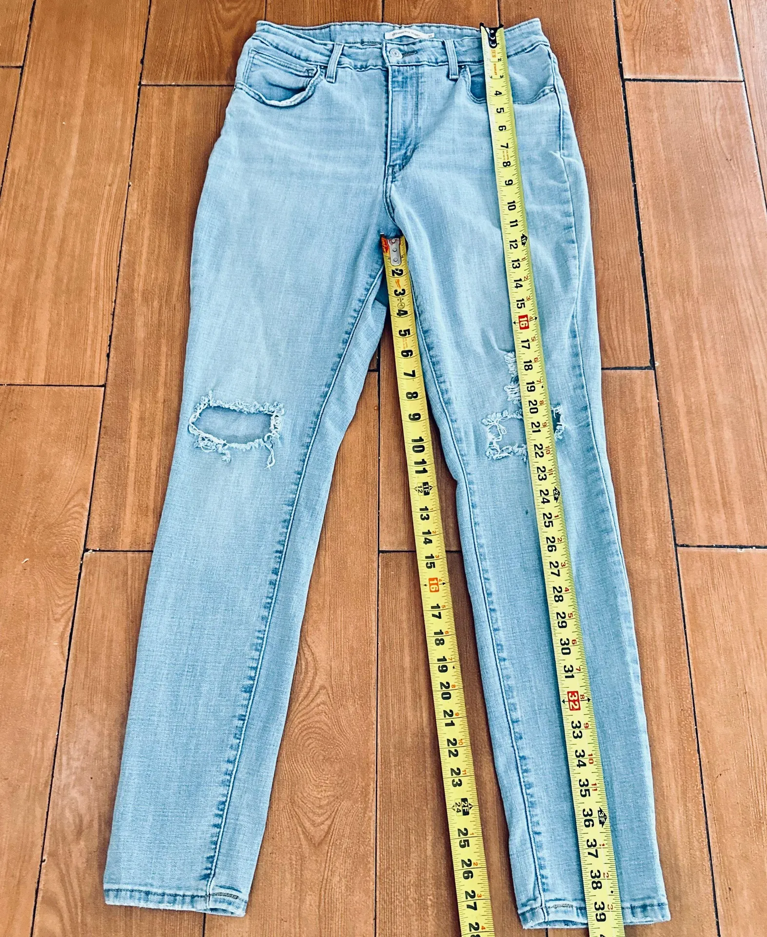 Levi’s 721 high rise skinny jeans light wash Size 31 Womens Stretch Distressed - Image 4