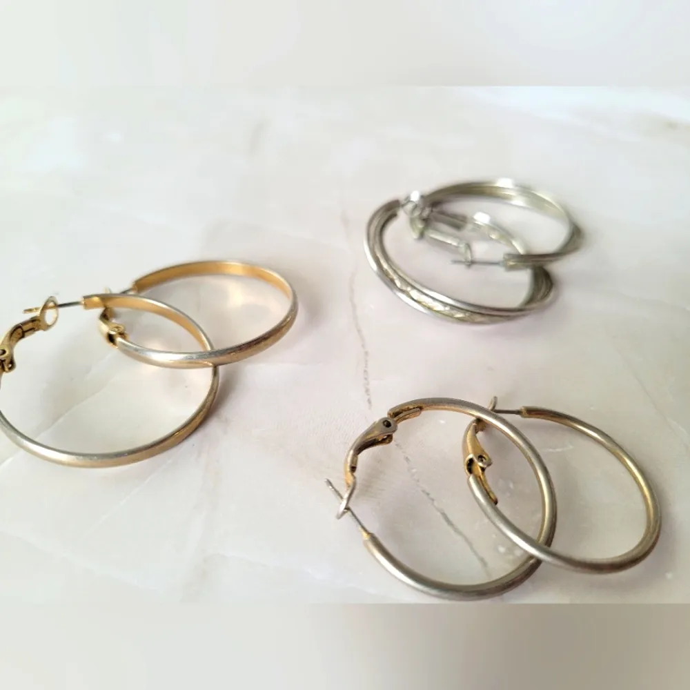 Vintage Silver Tone Hoop Earrings Set of 3 Various Sizes - Image 2