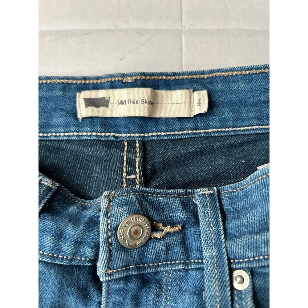 Levi’s Mid Rise skinny Jeans Size 4 - Image 3