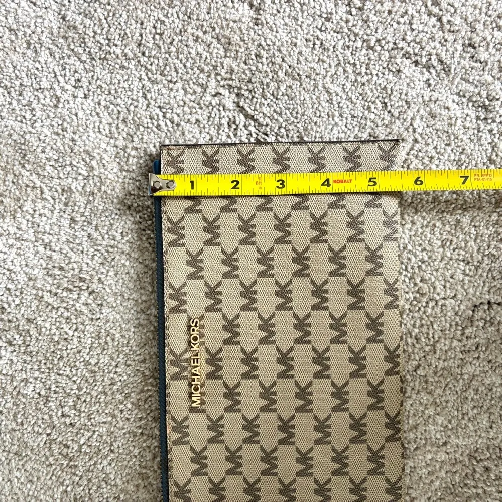 Michael Kors Classic Wristlet Wallet Card Holder Brown Tan MK Print Logo Luxury - Image 10